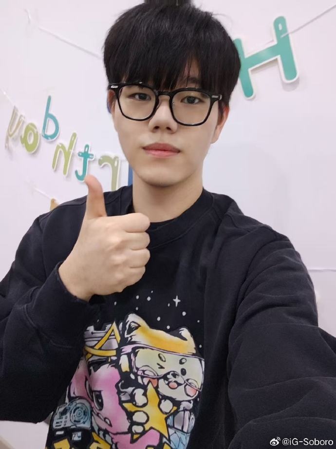 IG上单Soboro更新动态：谢谢大家，happy birthday to me